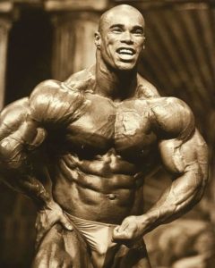 POSA DI MOST MUSCULAR PER IL CAMPIONE KEVIN LEVRONE